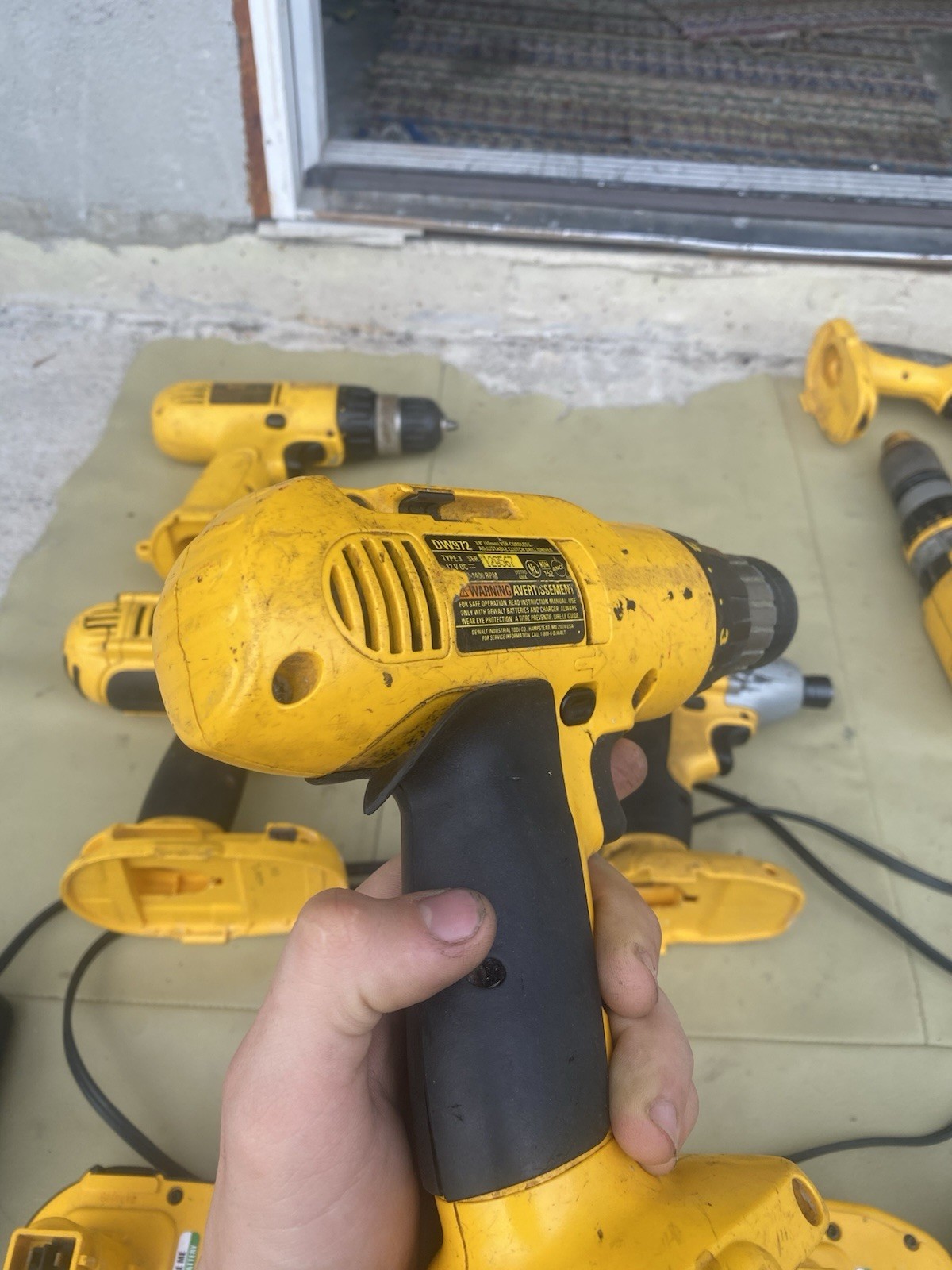 ✅12 PIECE DeWalt TOOL COMBO SET 6 DRILLS 1 FLASHLIGHT 4 BATTERIES 1 CHARGER USED