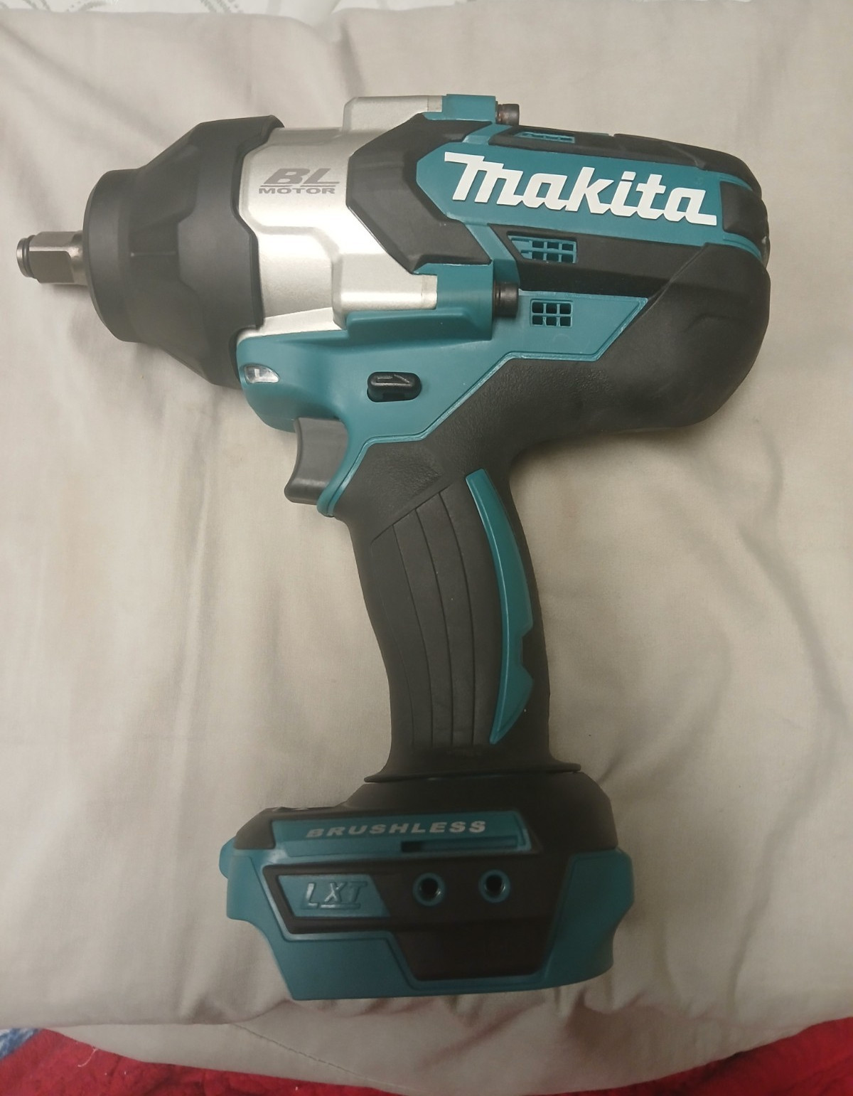 Makita XWT08 18V LXT Brushless Cordless Impact Wrench Tool Only