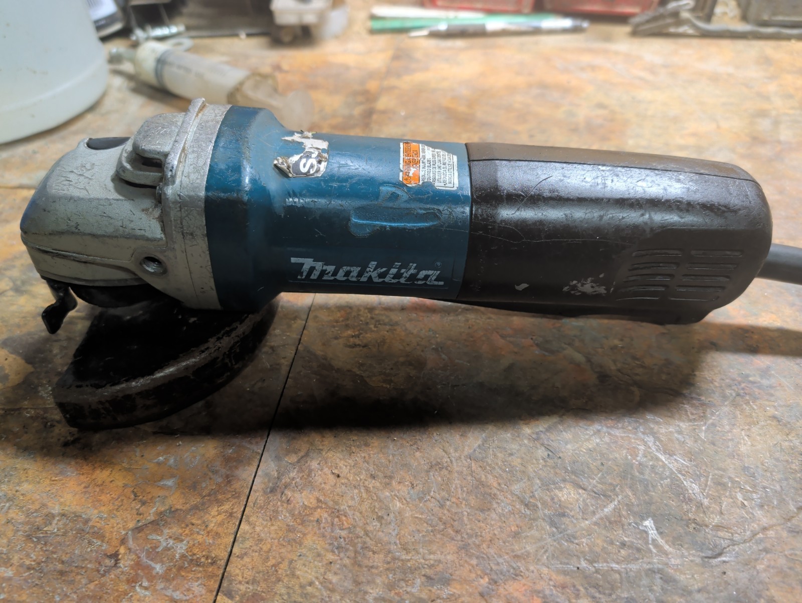 Makita 9564PC 4‑1/2&Prime; SJS High‑Power Paddle Switch Angle Grinder