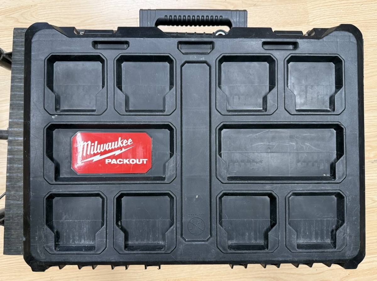 MILWAUKEE PACKOUT W/HARDCASE HAMMER AND IMPACT DRILLS WITH CHARGER (CP2022373)