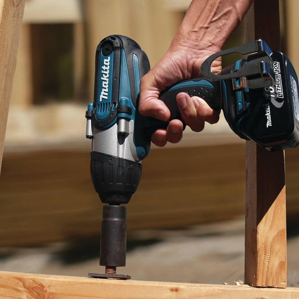 18V LXT Lithium-Ion Cordless 1/2 In. Sq. Drive Impact Wrench Kit, (3.0Ah)