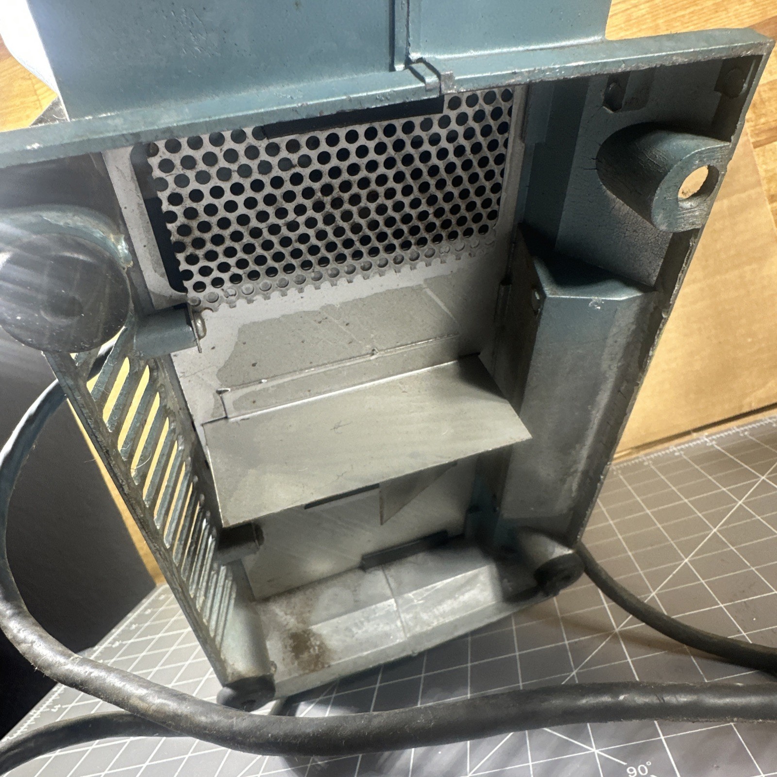 Manning Bowman 71510/6&Prime; Bench Grinder 8 Amps 3450 RPM Works/1/4HP Rare