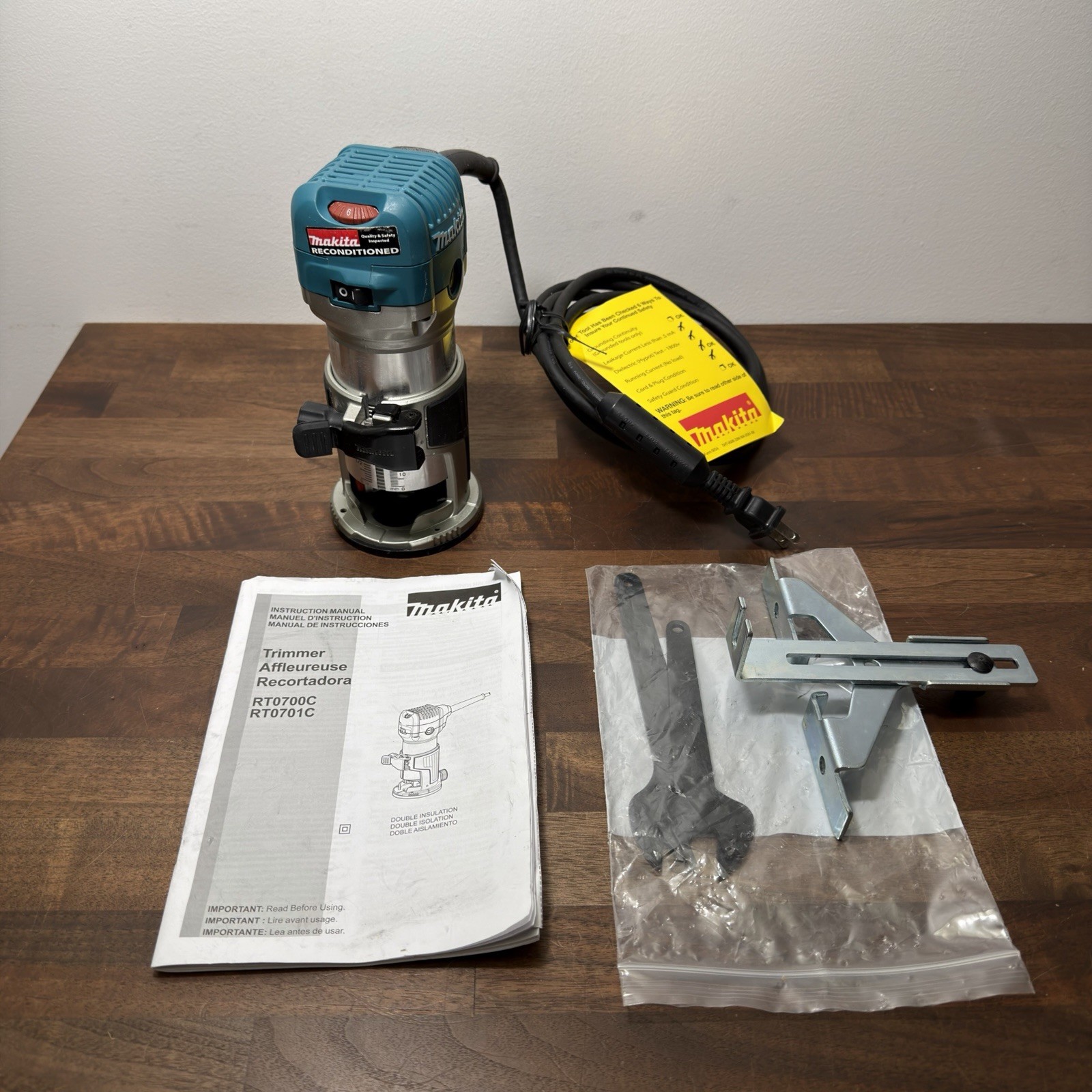 Makita RT0701CR 6.5A 1-1/4 HP Corded Compact Router Refurbished – SHIPS TODAY