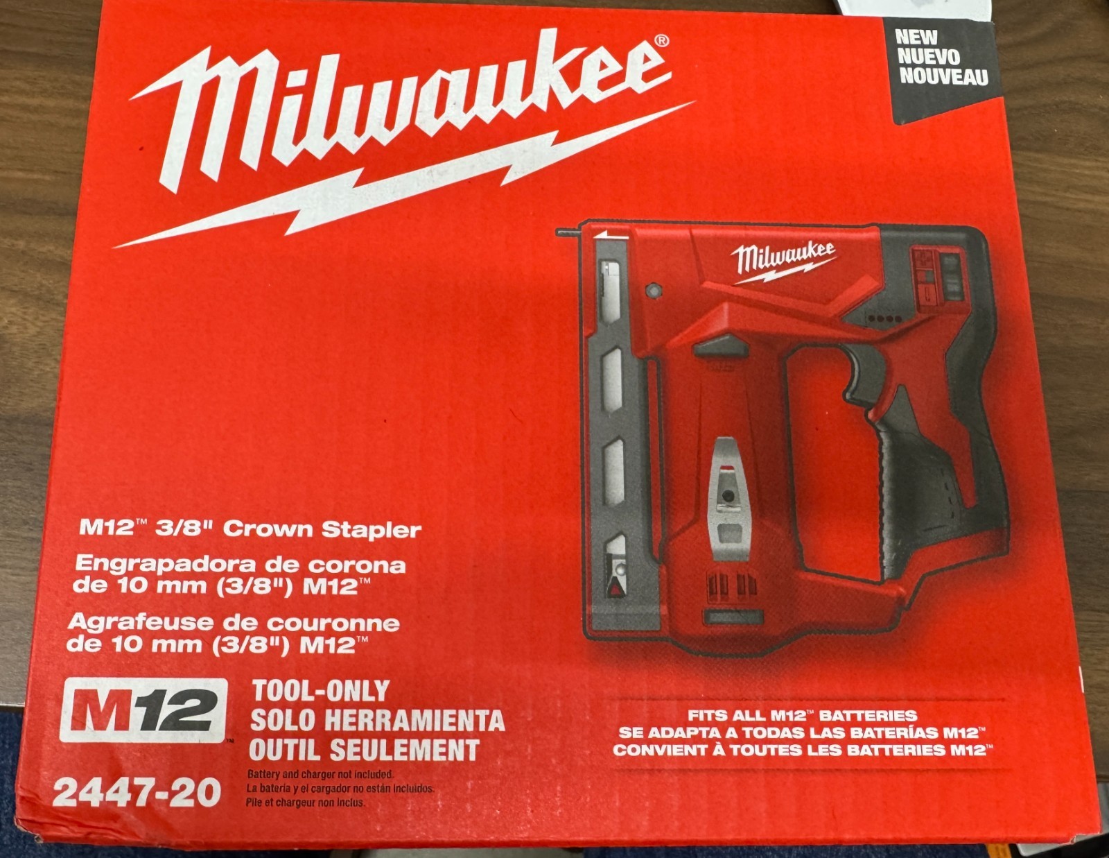 Milwaukee 2447-20 M12 RedLithium Compact Ergonomic Handle 3/8&Prime; Crown Stapler