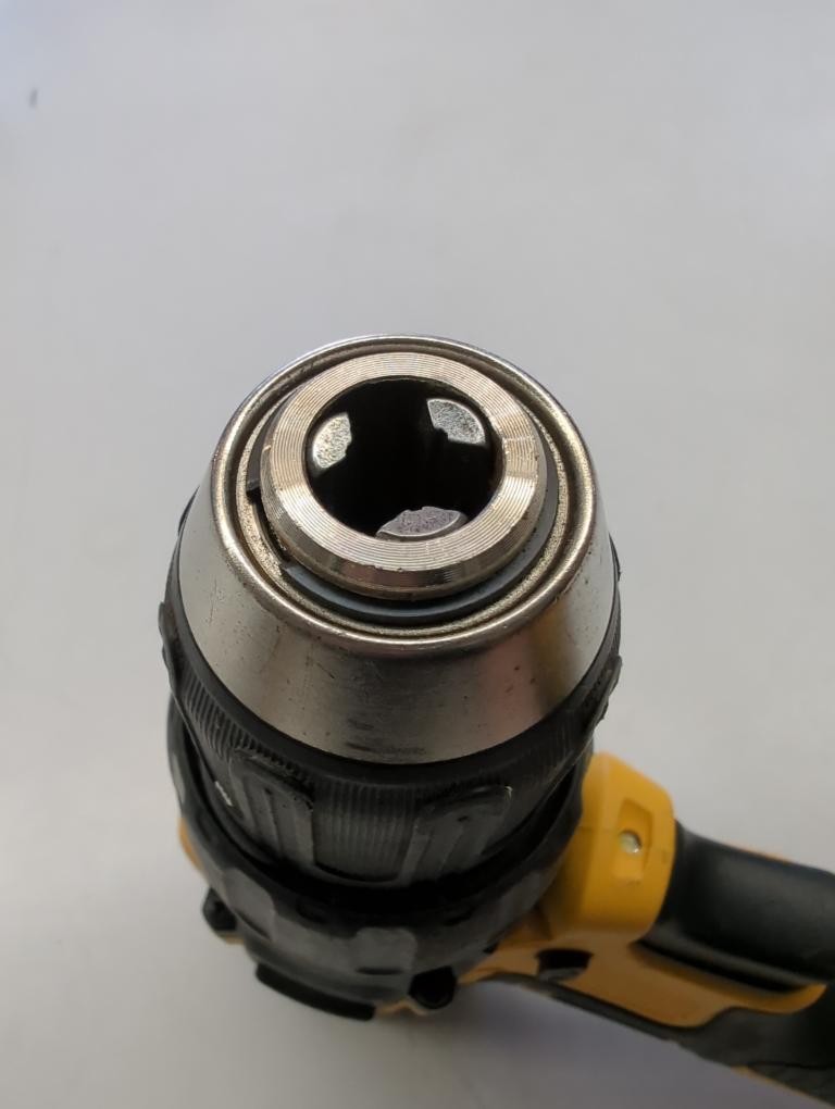 DEWALT DCD777 (SBL012434)