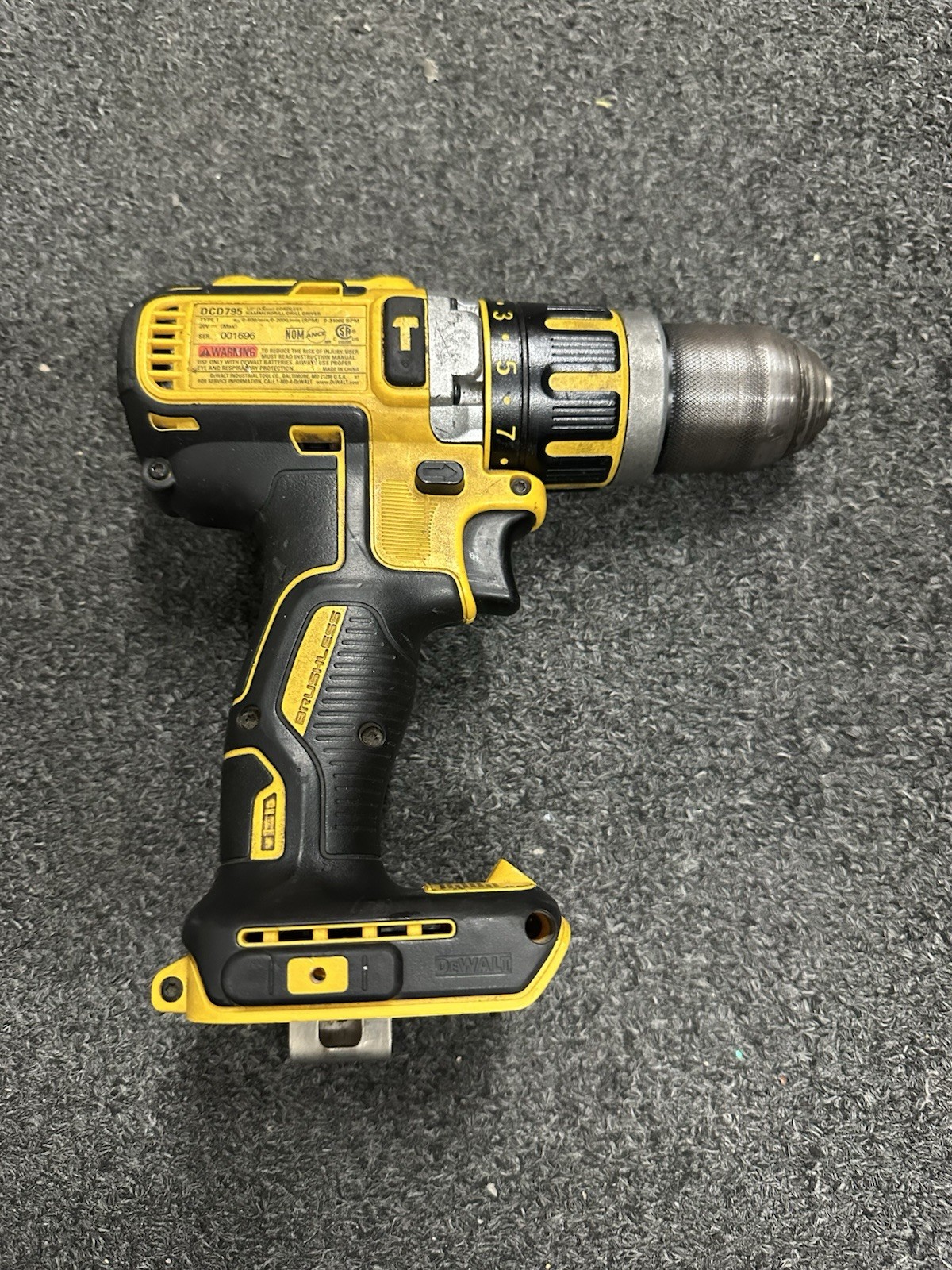 DeWalt DCD795 20V XR Brushless 1/2&Prime; Hammer Drill Driver + 2 Battery, Charger