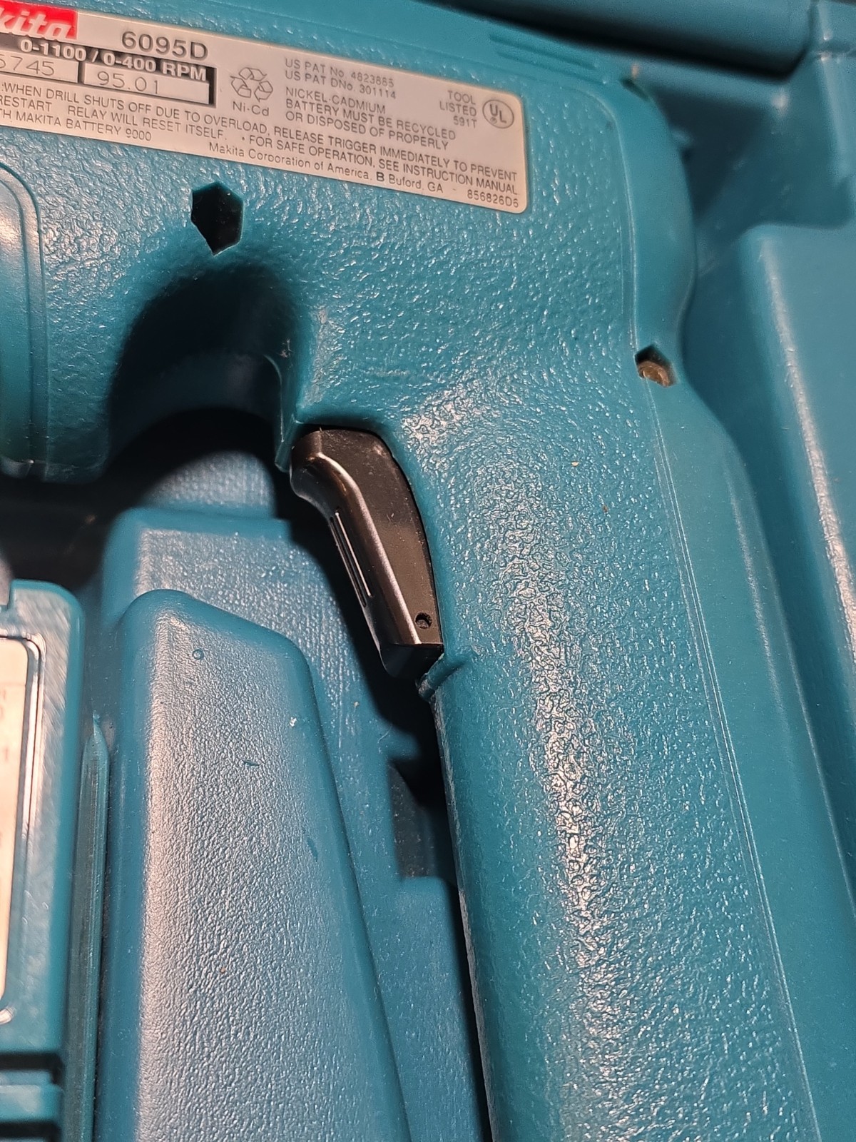 Makita 6095D 9.6V Cordless Driver Drill Kit Charger Case Bad Battery