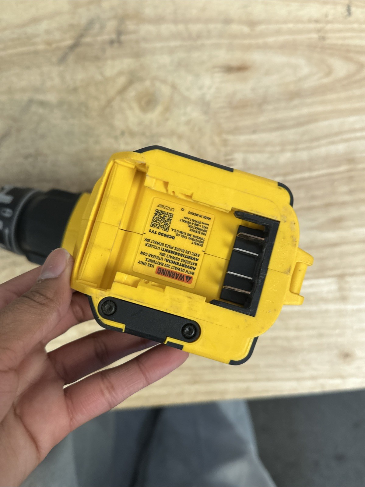 DeWALT DCF630B 20V Max Drywall Screwgun For Parts Or Repair P-s