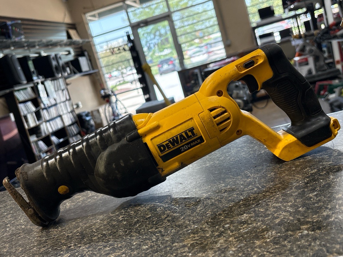 USED DEWALT DCS380 20V CORDLESS RECIPROCATING SAW TOOL ONLY (QUI005475)