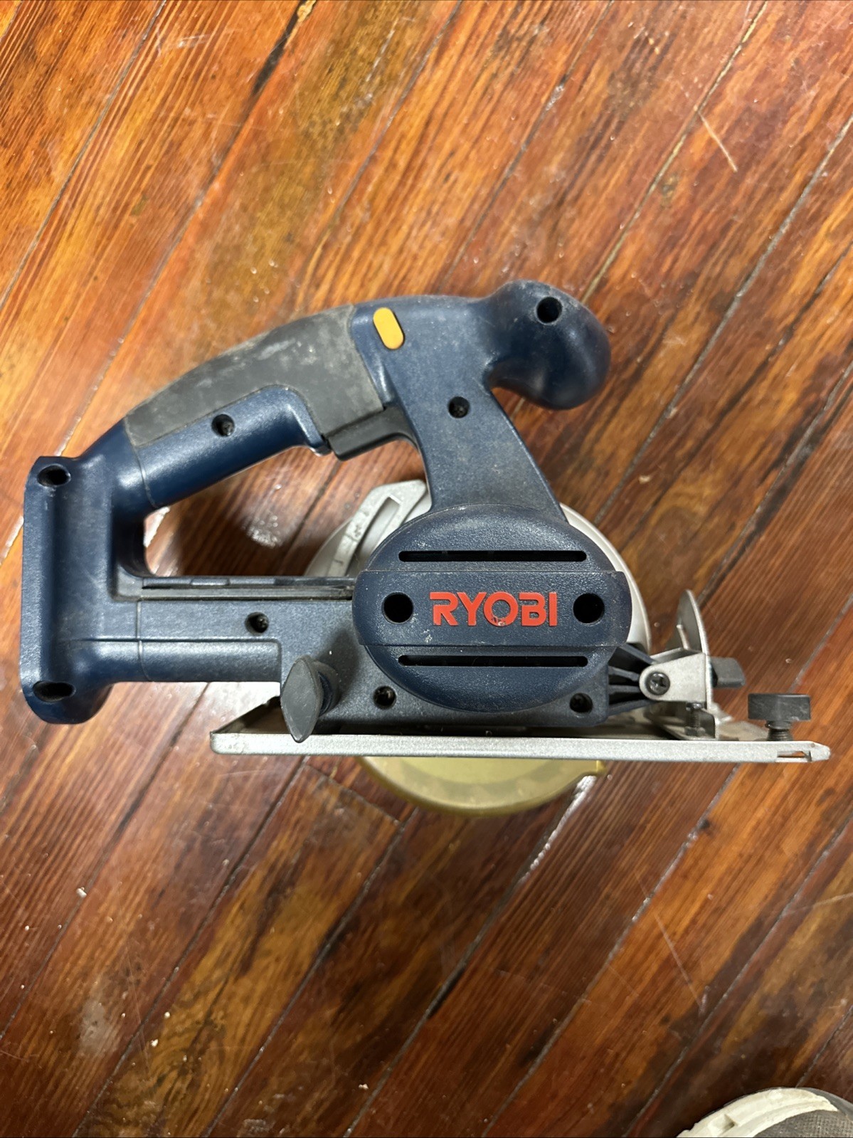 Ryobi RY6201 5 1/2&Prime; Cordless Circular Saw 14.4v 3800 RPM No Battery **