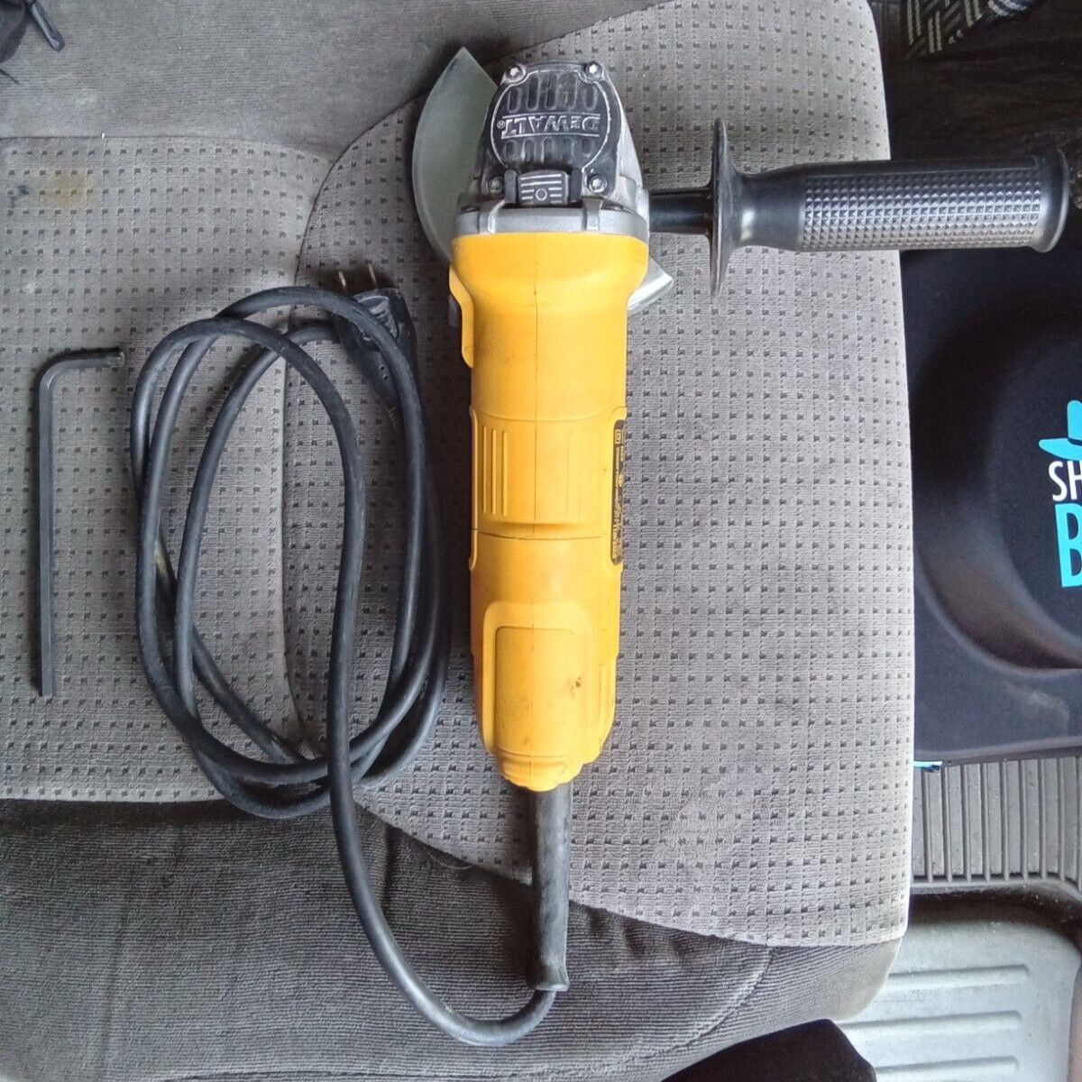 Dewalt 4 1/2&Prime; (115mm) Angle Grinder – DWE4011
