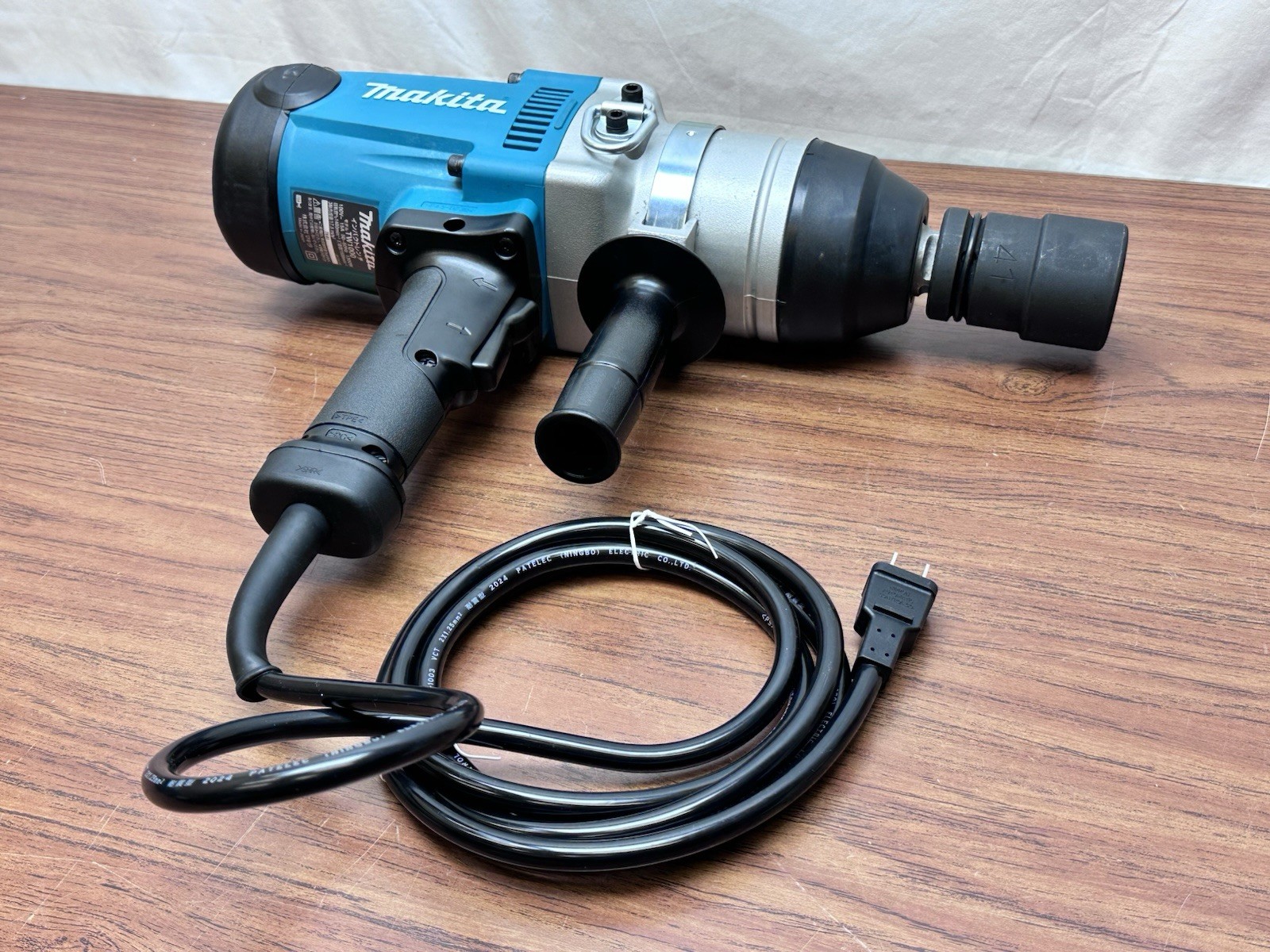 Makita Impact Wrench 100V TW1000 Tool 15 A 7.5 A 1,300 W W 8.4 kg Cord 2.5 m