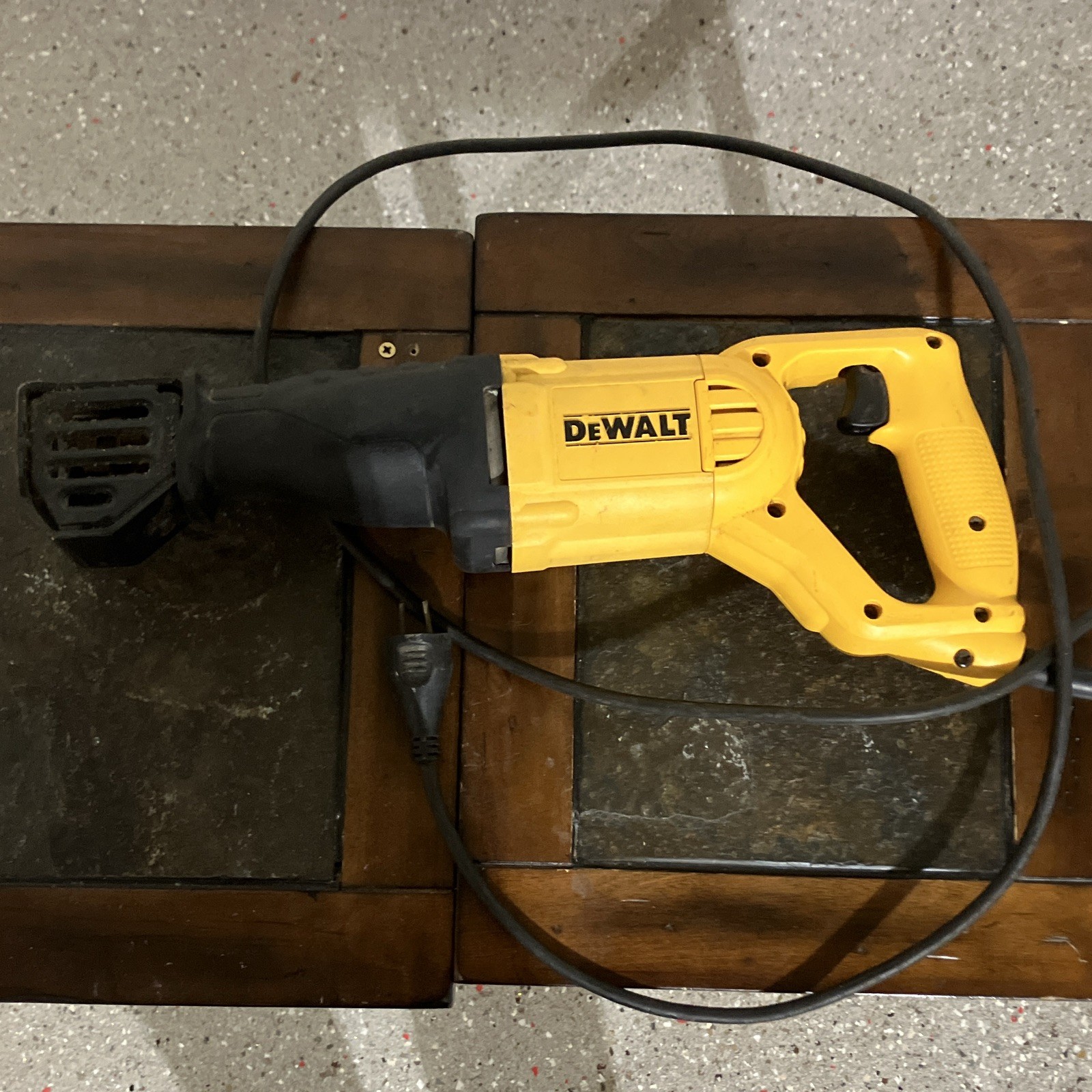 DEWALT DWE304 120V Corded Reciprocating Saw Yellow/Black Used