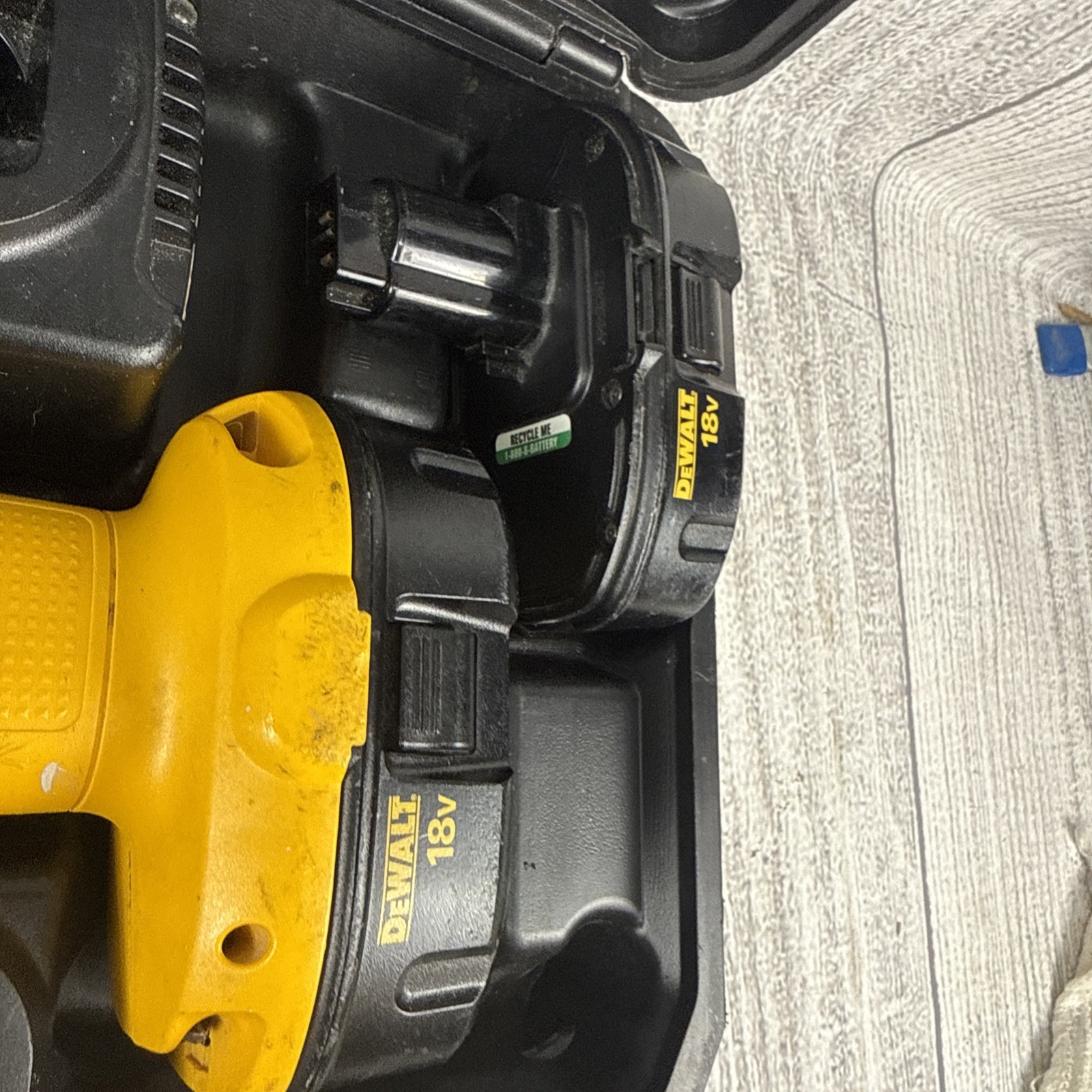 DeWalt DW960 18V Right Angle Drill Kit 2 Batteries Charger & Hard Case Tested