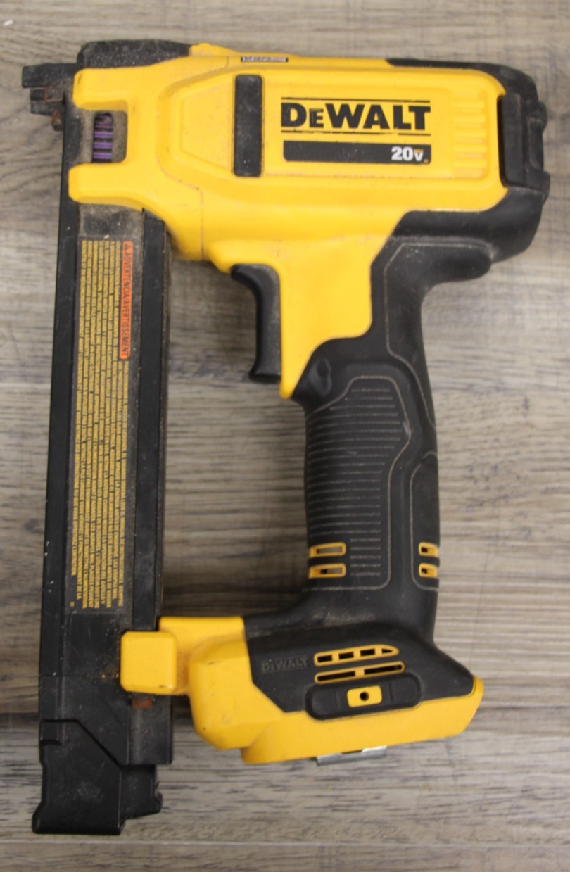 DEWALT 20V Max Cordless Cable Stapler DCN701 TOOL ONLY