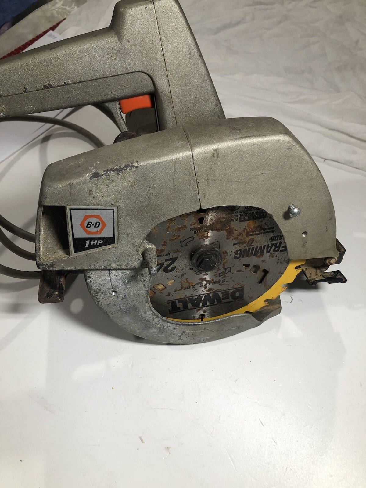BLACK&DECKER 7 1/4” CIRCULAR SAW. 7301. 120AC. AMPS 9,0