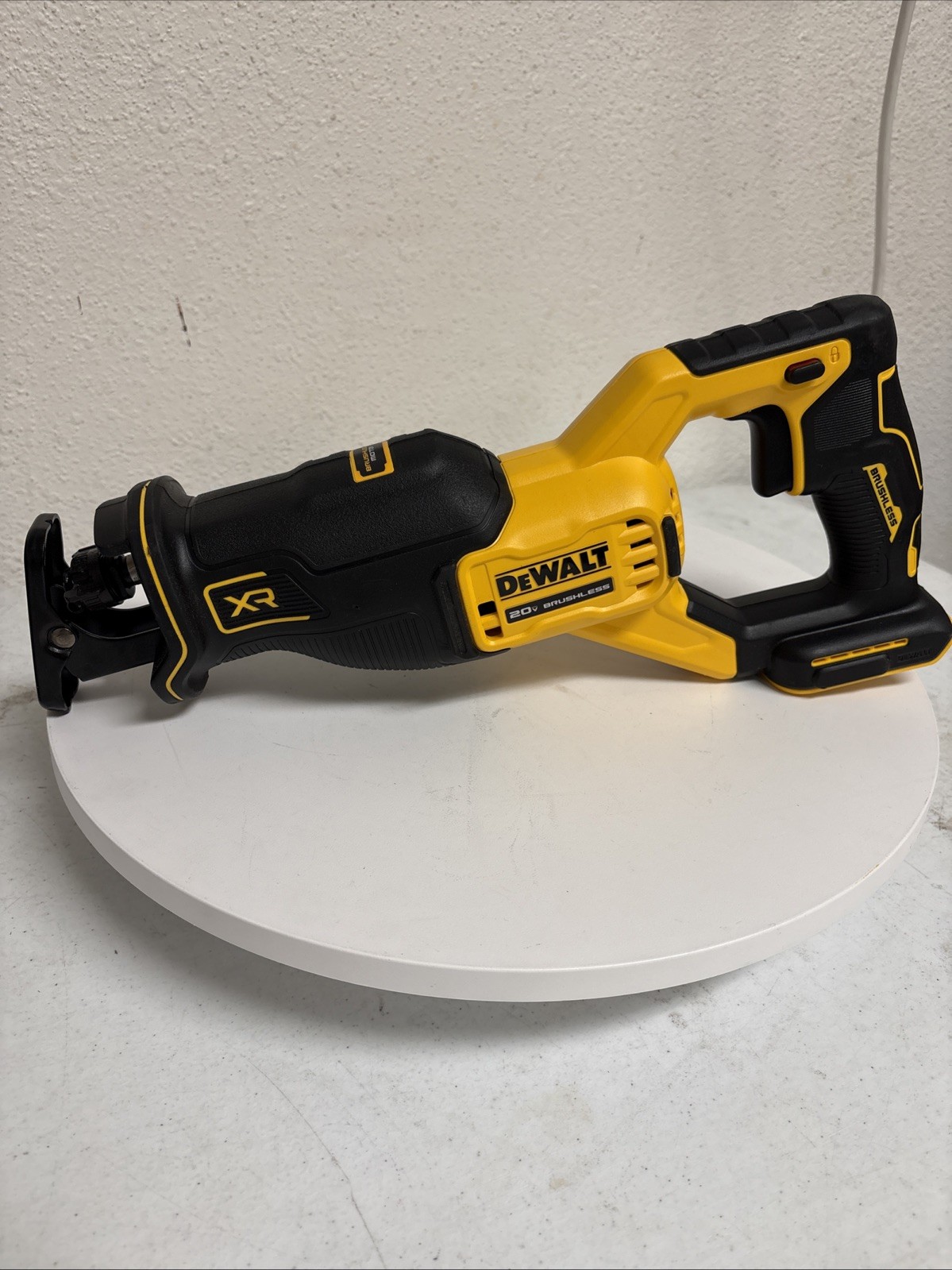 DEWALT DCS382B 20V MAX XR Li-ion Brushless Cordless Reciprocating Saw TOOL ONLY