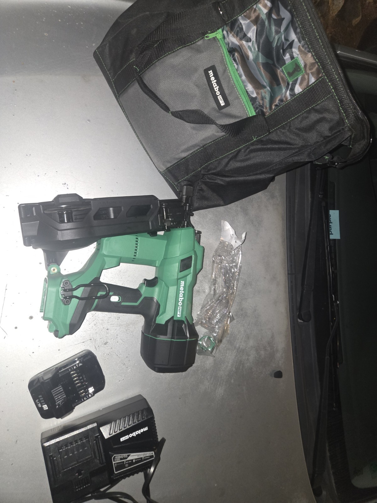 Metabo HPT NV1845DA Brushless 18V 1-3/4 in. Cordless Coil Roofing Nailer Kit