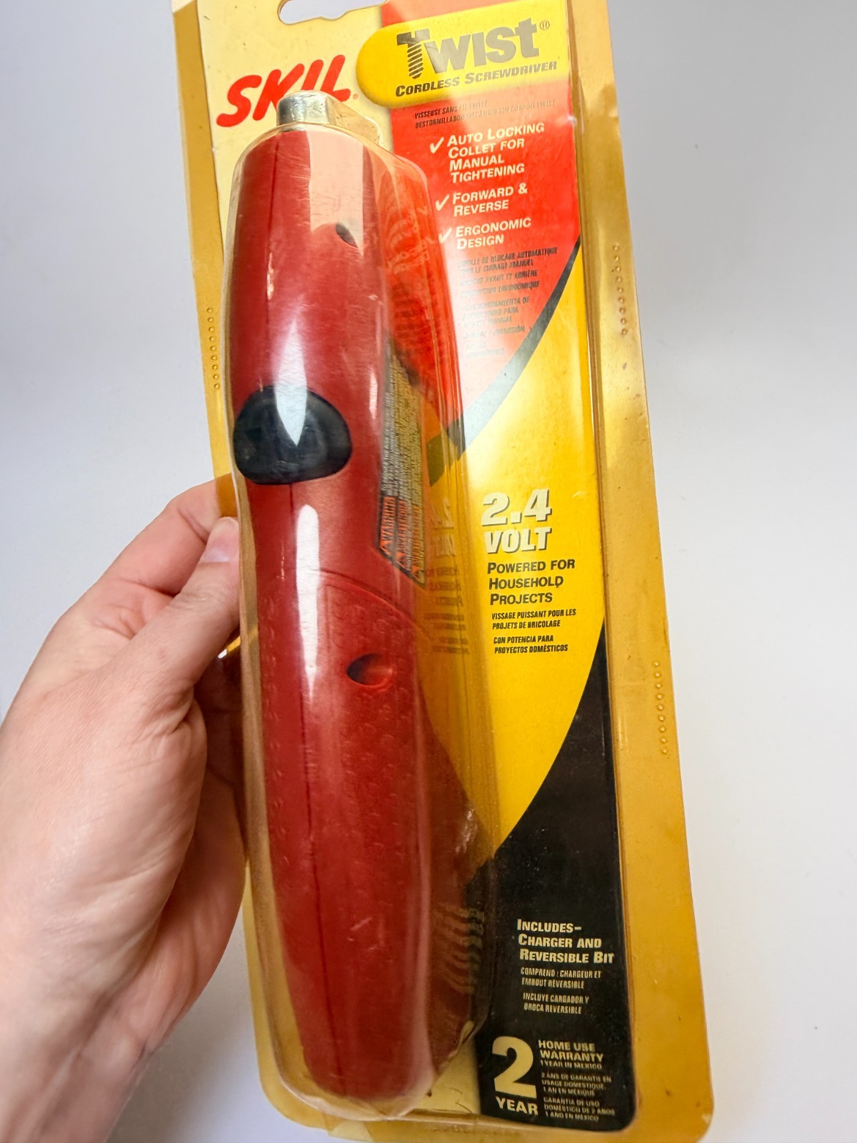 SKIL Twist Cordless Screwdriver Model #2124 2.4 Volt Charger & Reversible Bit