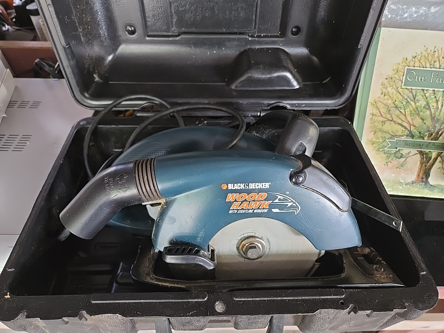 Black & Decker Wood Hawk With Single Sight Window Includes Case