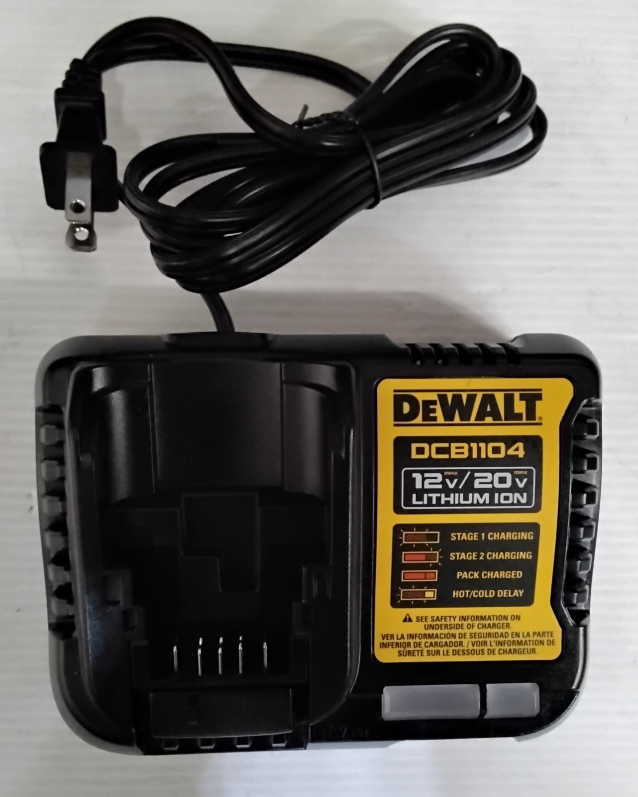 Dewalt Impact DCF900 W/battery, Charger & Case