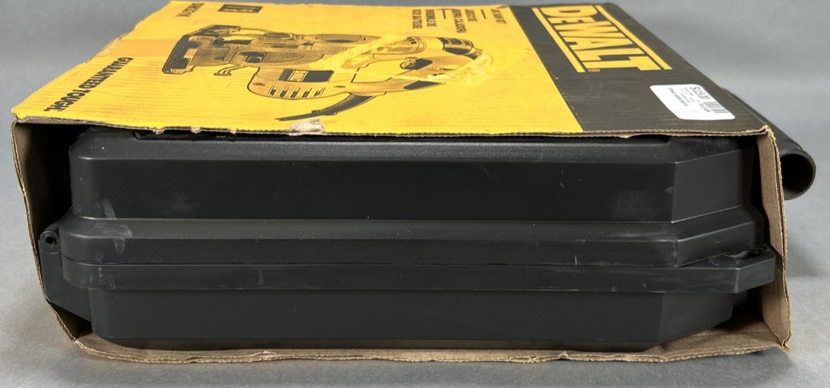 Dewalt 6.5 Amp Corded Variable Speed Jig Saw Kit BNIB – DW331K