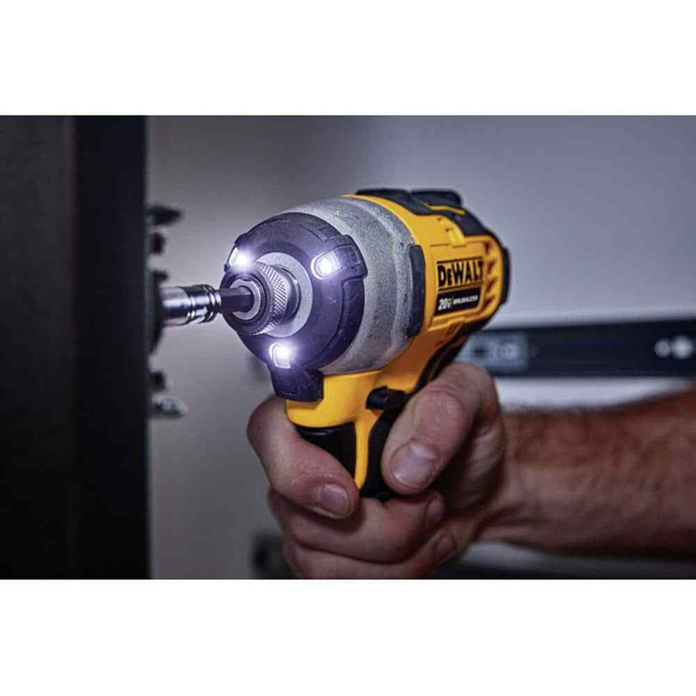 DEWALT ATOMIC 20V MAX Brushless 1/4&Prime; Impact Driver Kit 2.0Ah Battery,Charger&Bag
