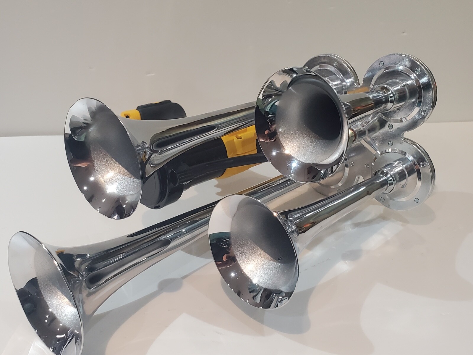 DeWALT 20V MAX Power Air Horn ,QUAD Train Horn Compressor ,Premium Trumpets 14&Prime;