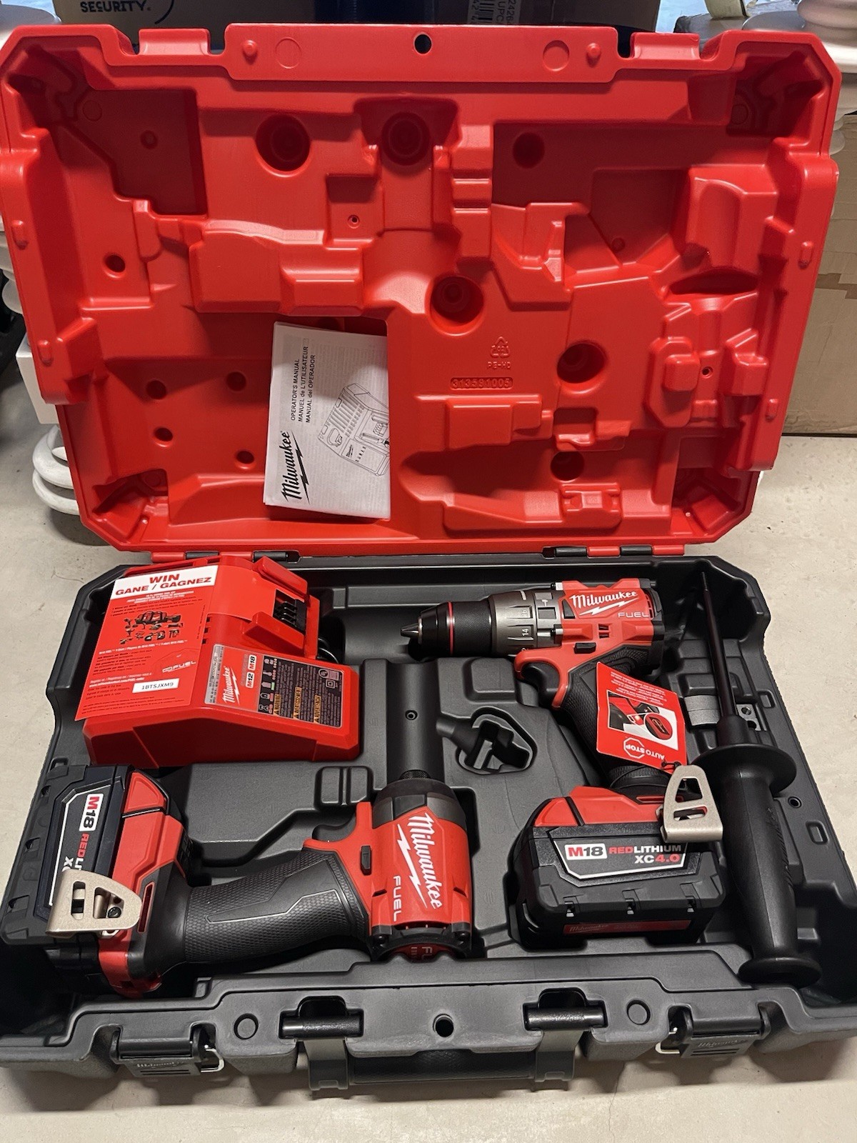 Milwaukee M18 FUEL 18V 2-Tool Combo Kit – Red (3697-22)
