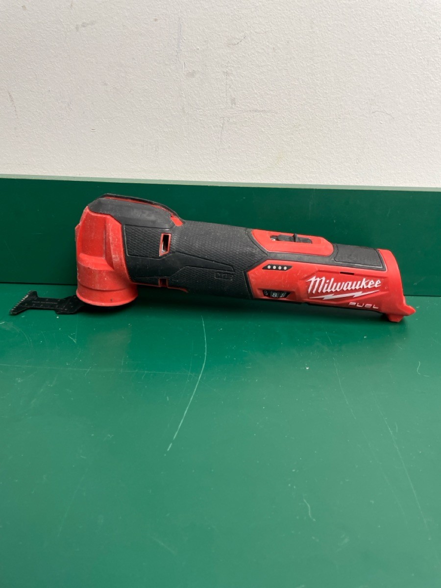 Milwaukee 2526-20 M12 12V Lithium-Ion Cordless Oscillating Multi-too (EZ5002766)