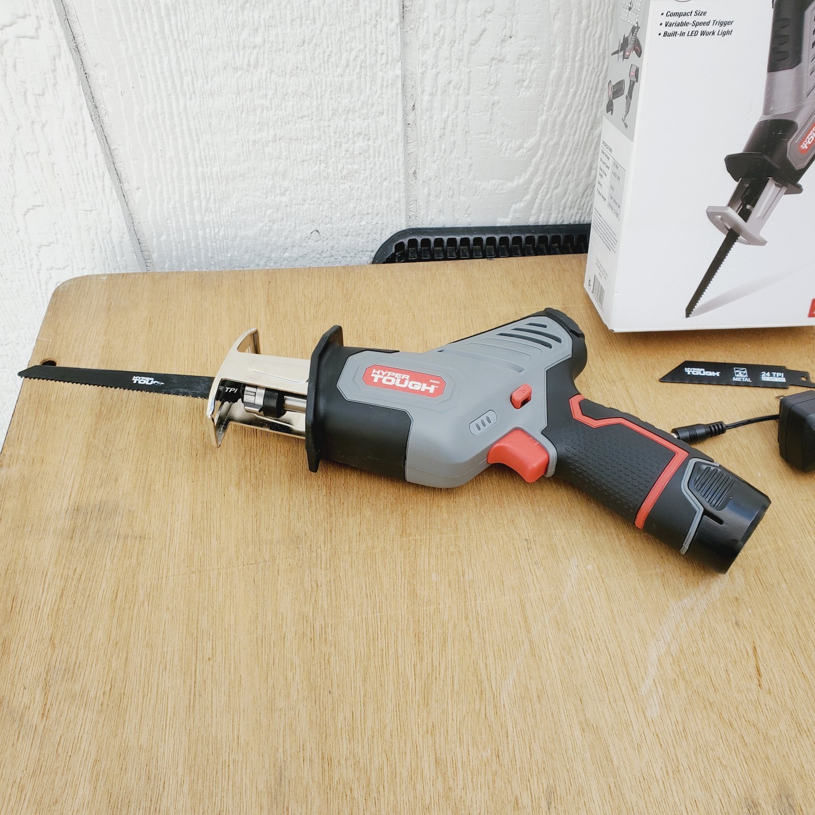 Hyper Tough 12V Max Lithium-Ion Compact Reciprocating Saw 1.5Ah Battery &Charger