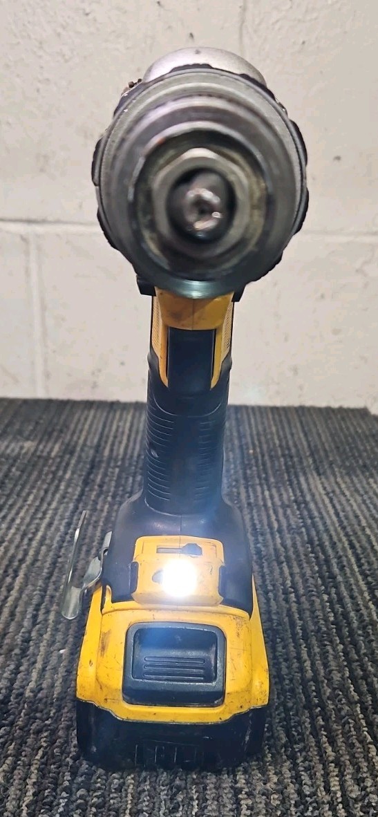 DeWalt Tools DCD996 1/2&Prime; (13mm) Hammer Drill Driver + Ah Battery & Charger