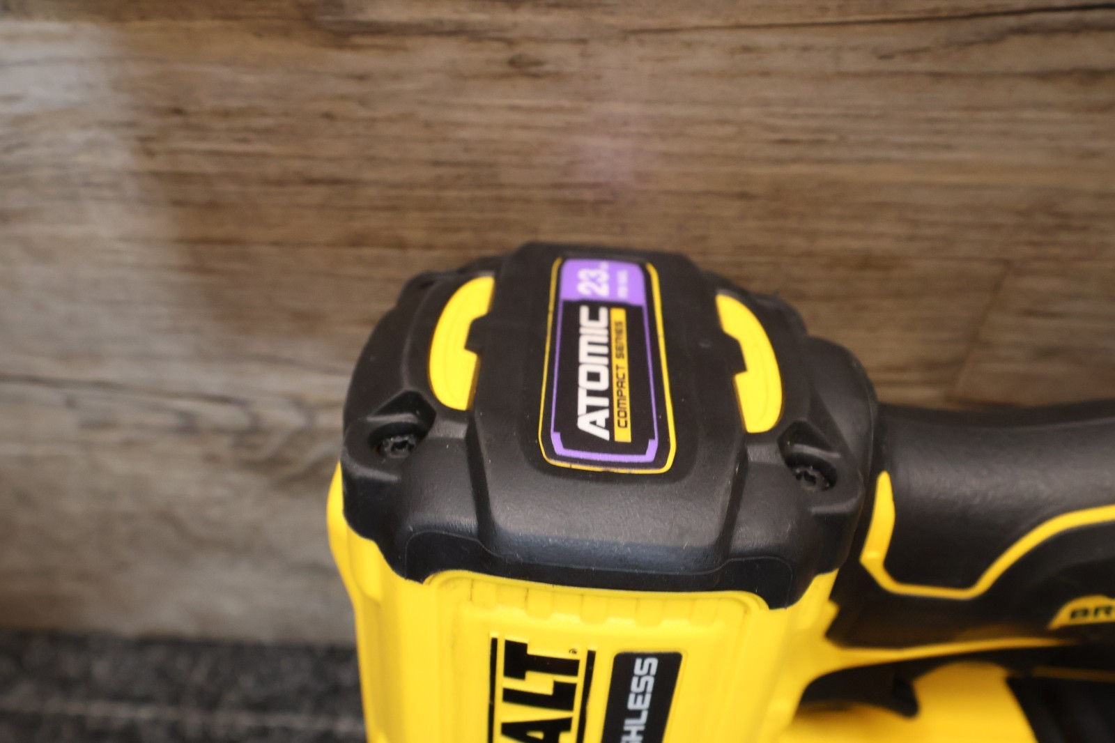 DEWALT DCN623 ATOMIC 20V MAX 23 GA Pin Nailer Kit w/2.0Ah Battery & Charger