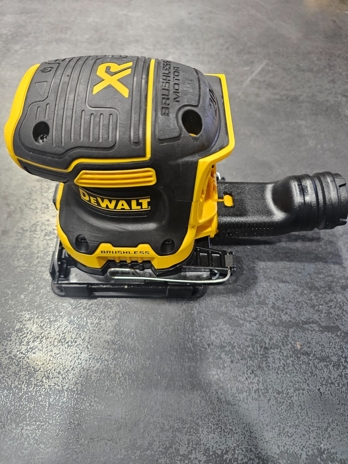 DEWALT DCW200B 20V MAX XR 1/4 Variable Speed Sheet Sander