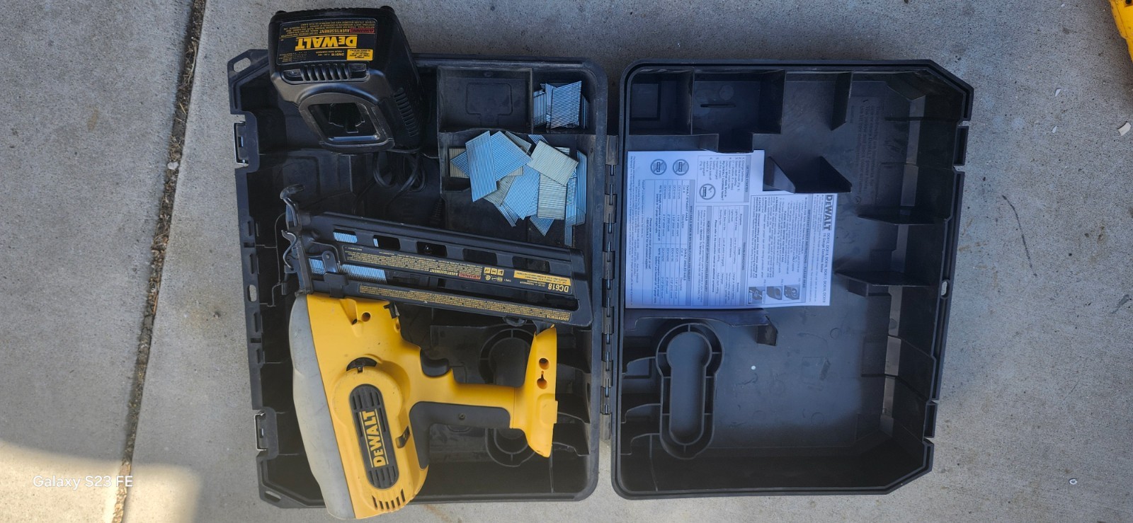 DEWALT DC618 18V Cordless Angled Finish Nailer with case and charger 16 gauge