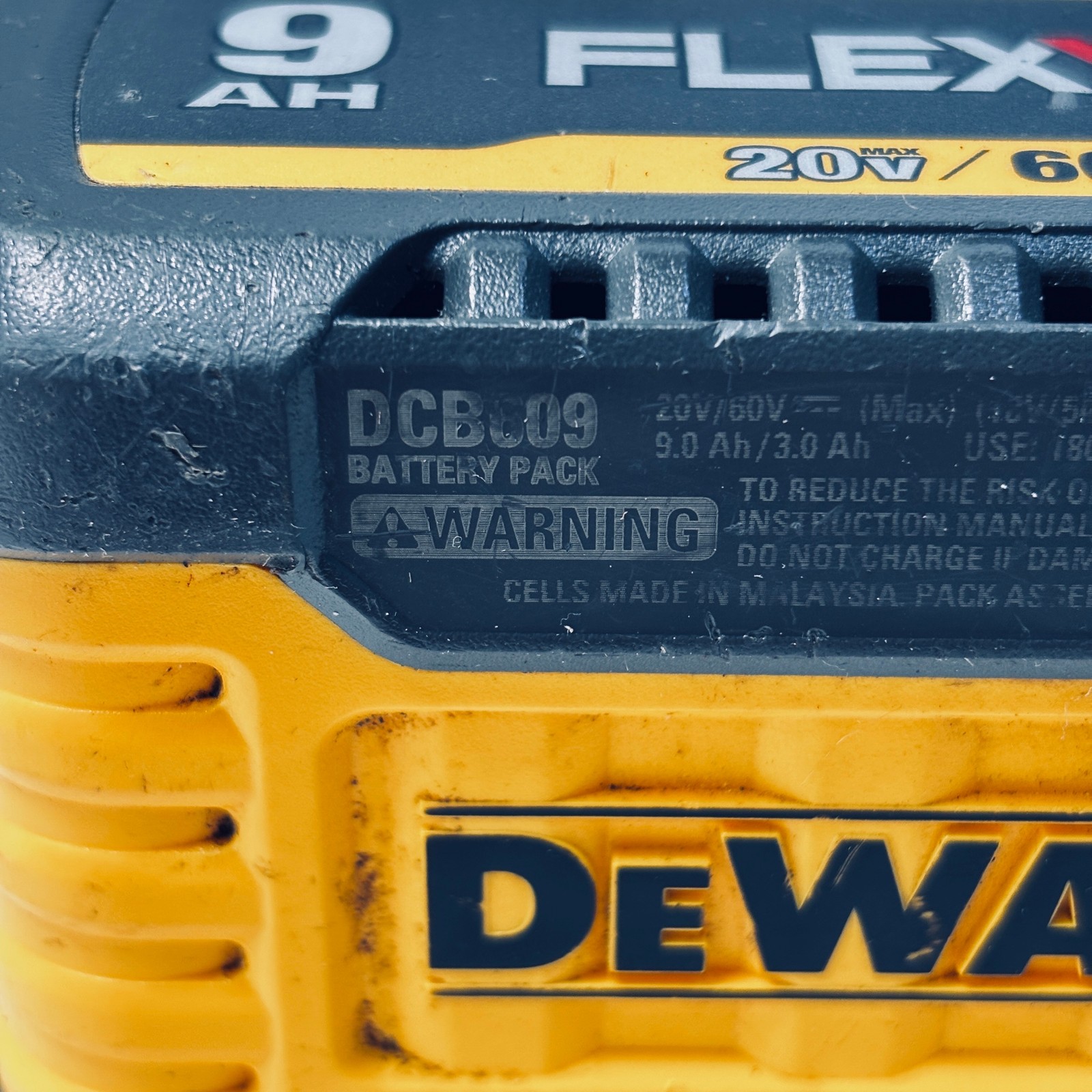 DeWalt 60V MAX FLEXVOLT Brushless 9&Prime; Cut-Off Saw DCS692