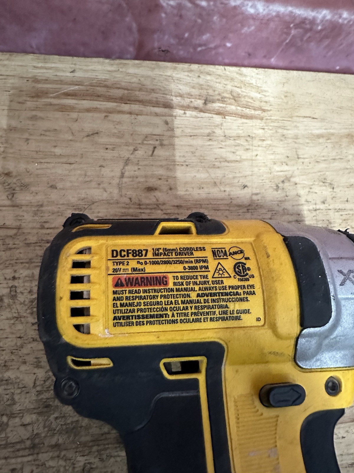 Dewalt DCF887B 1/4&Prime; 3 Speed 20V XR Impact Driver For Parts Or Repair D-24B