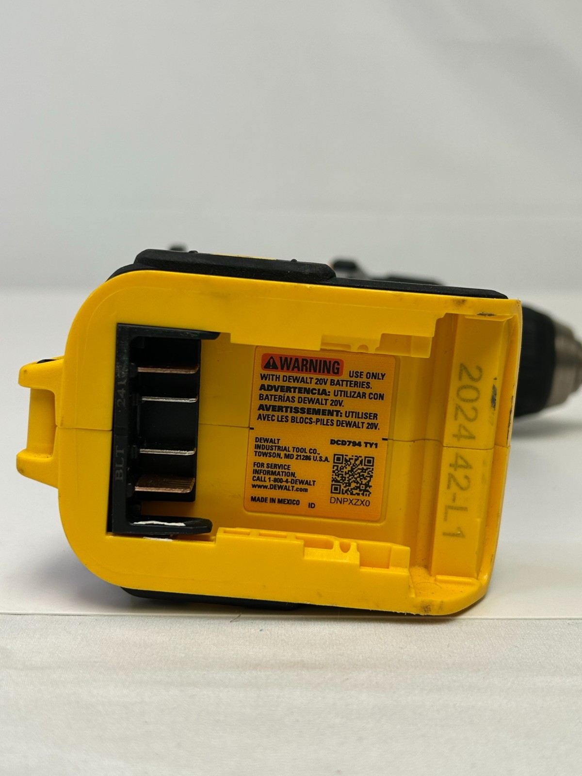 DEWALT ATOMIC 20-Volt MAX Brushless Cordless 1/2 in. Drill Driver (Tool-Only)