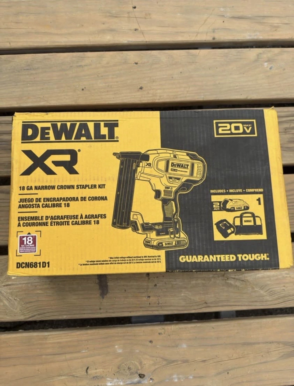 DEWALT Narrow Crown Stapler 18-Gauge 20V XR DCN681D1 2ah battery NEW