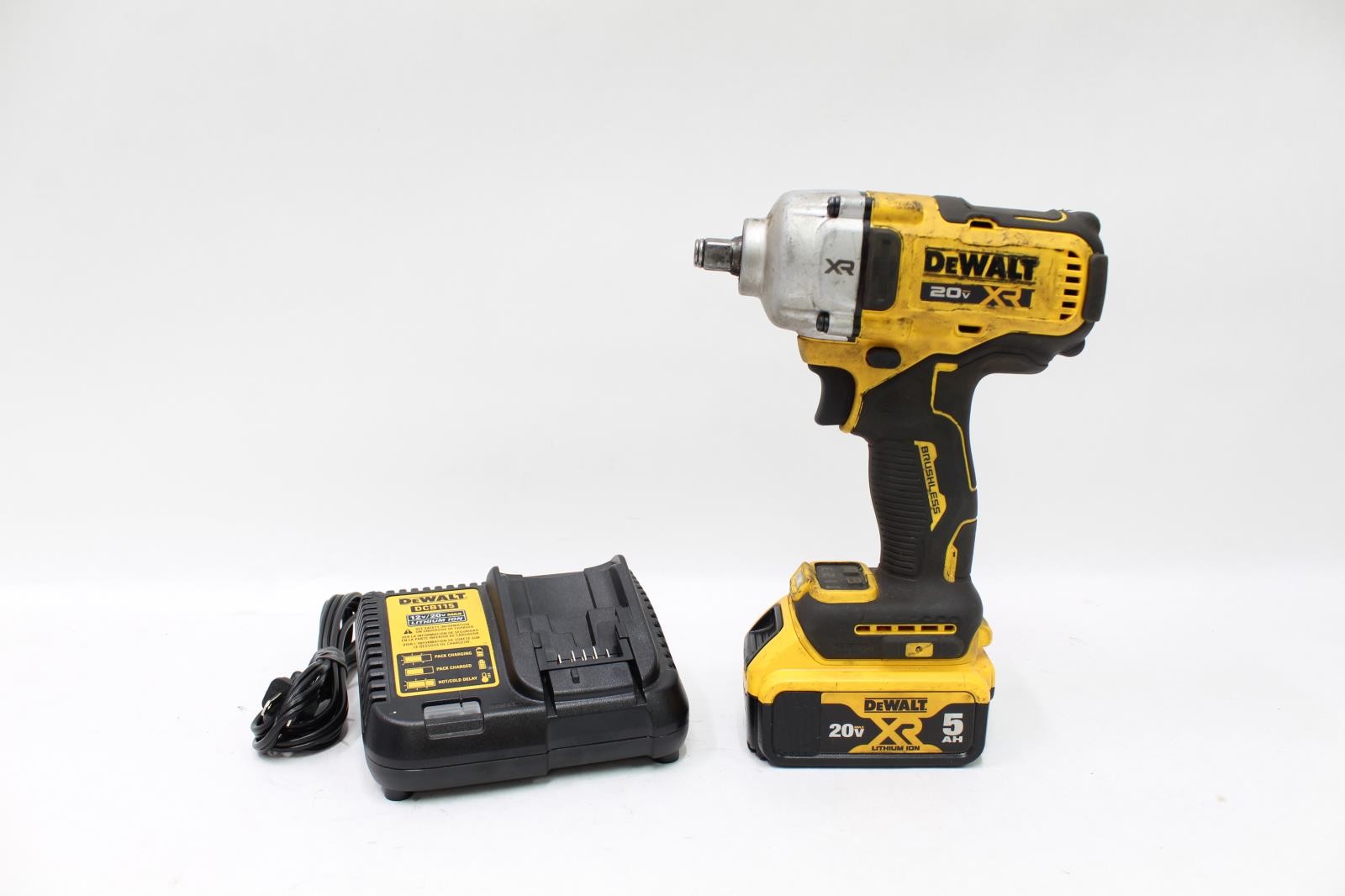 DEWALT DCF891 20V MAX XR 1/2&Prime; Brushless Mid-Range Impact Wrench w/ 5 Ah Battery