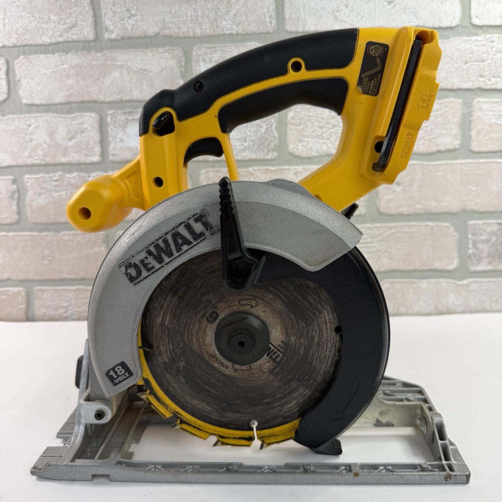 DeWalt DC390 Type 1 18V Volt Cordless 6-1/2&Prime; Circular Saw Tool Only Tested Works