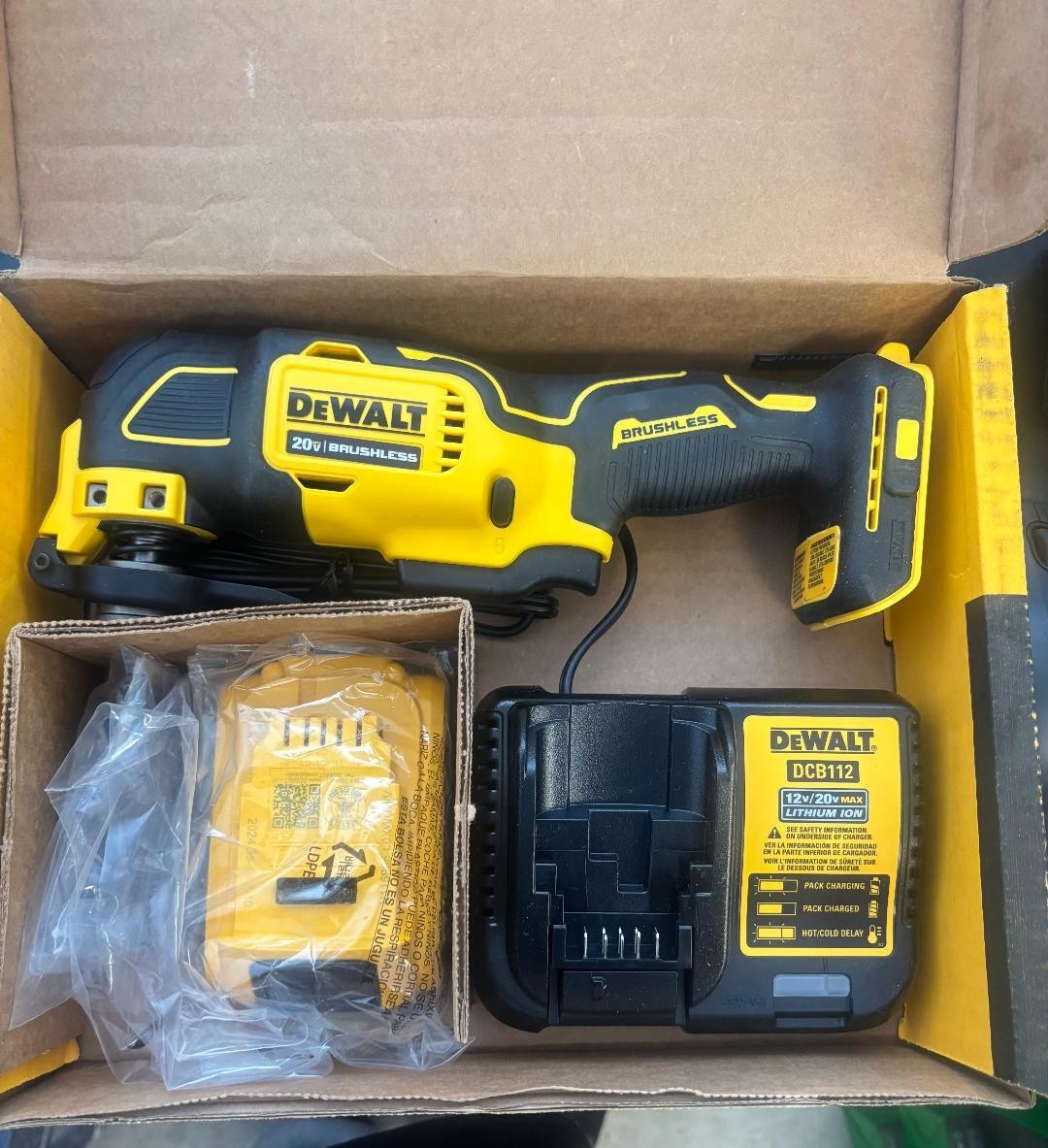 DEWALT DCS354D1 20V Cordless Keyless Oscillating tool kit