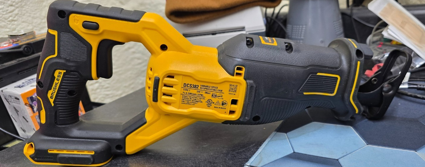 DEWALT DCS382B 20V MAX XR Li-ion Brushless Cordless Reciprocating Saw TOOL ONLY