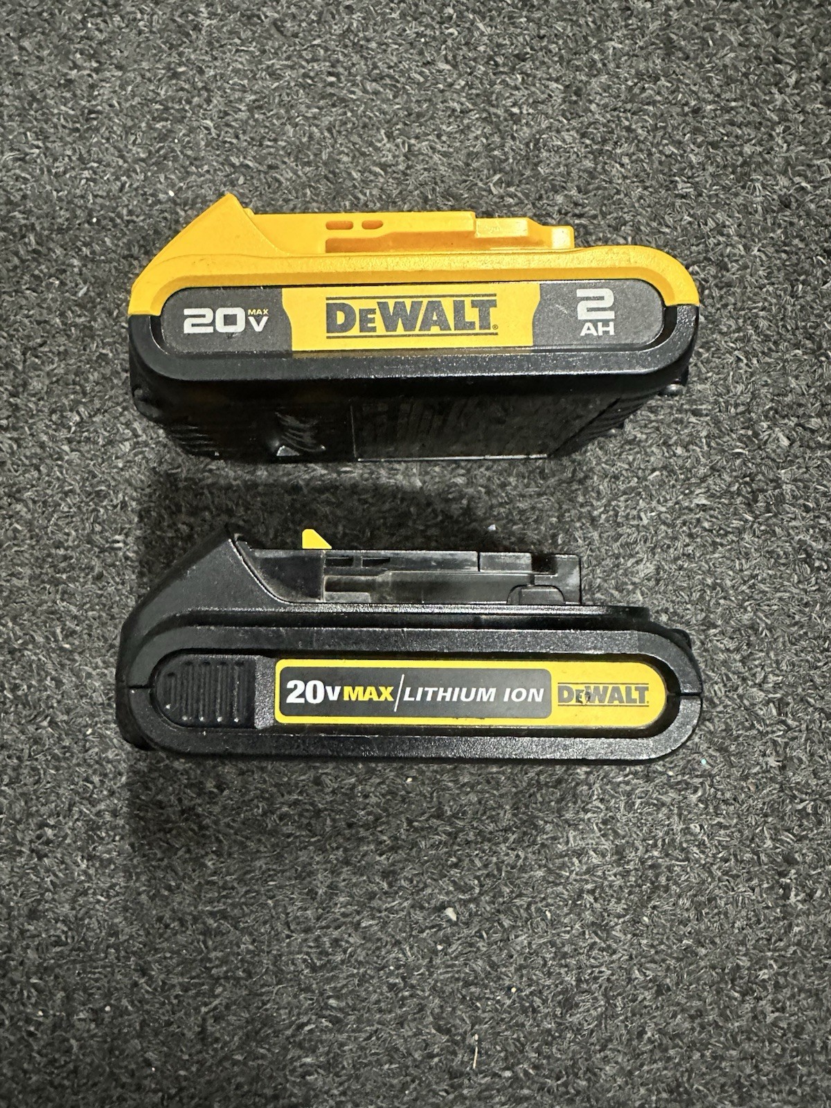DeWalt DCD795 20V XR Brushless 1/2&Prime; Hammer Drill Driver + 2 Battery, Charger