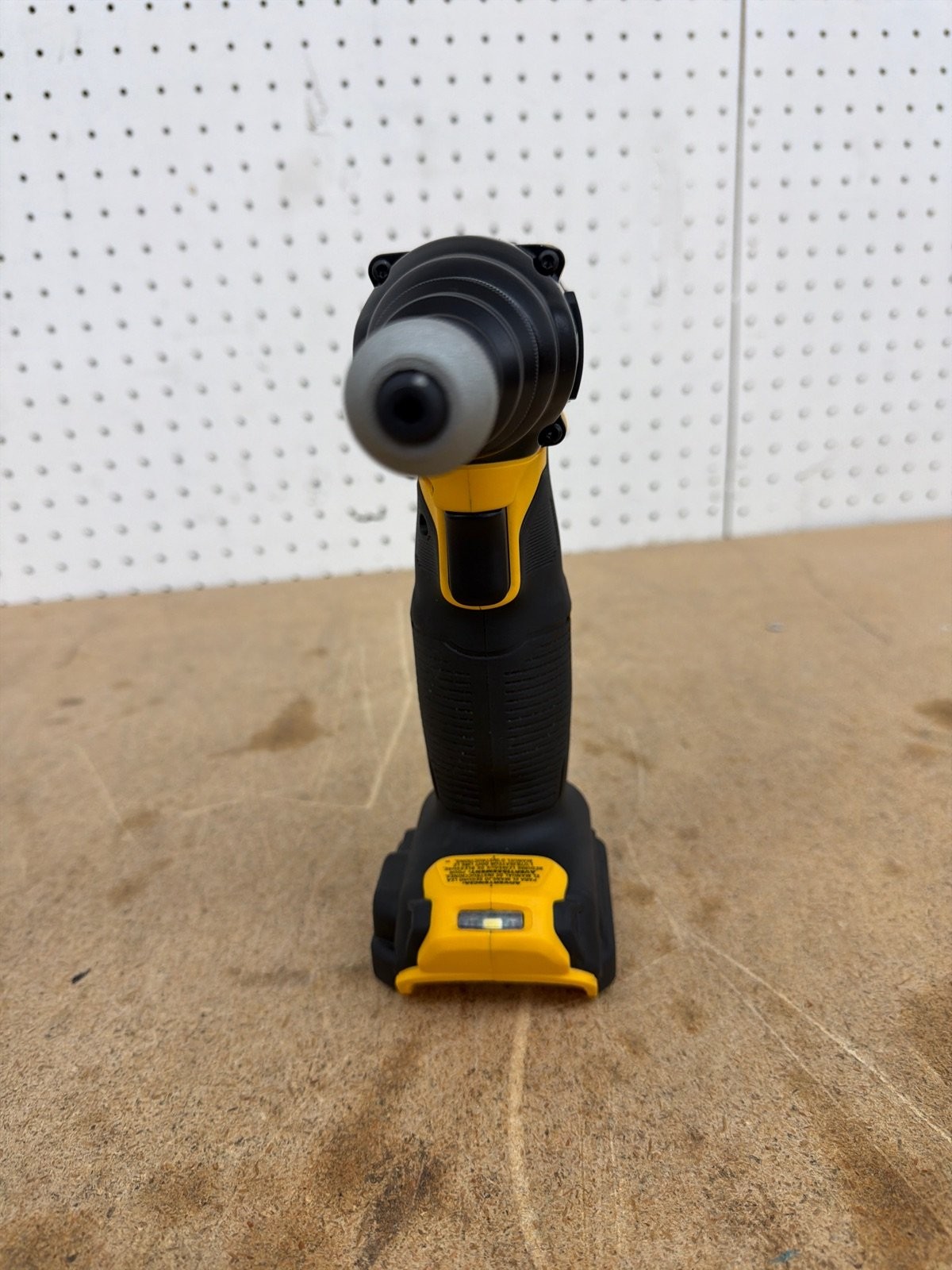 DEWALT 20-Volt MAX Cordless 3/16 in. Rivet Tool (Tool-Only) MISSING nose shroud