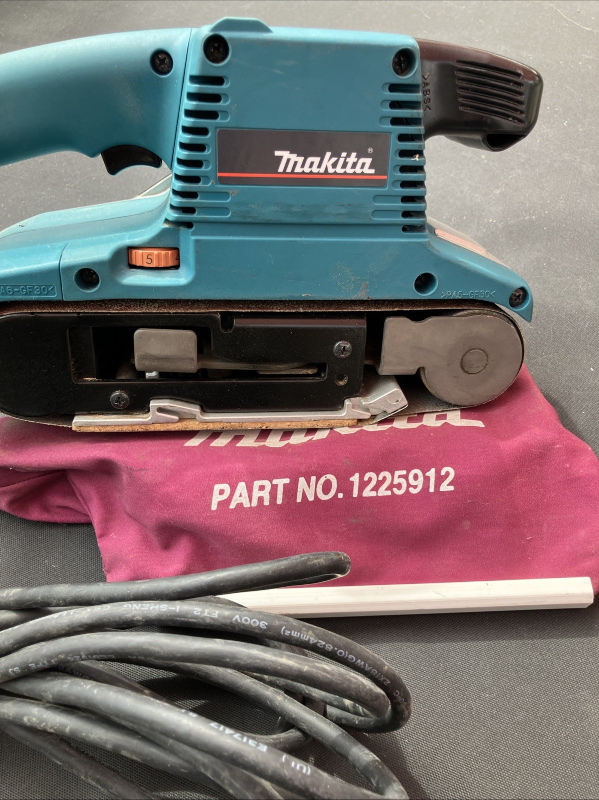 Makita 9903 3&Prime; x 21&Prime; Belt Sander 8.8 AMP Variable Speed with Makita bag