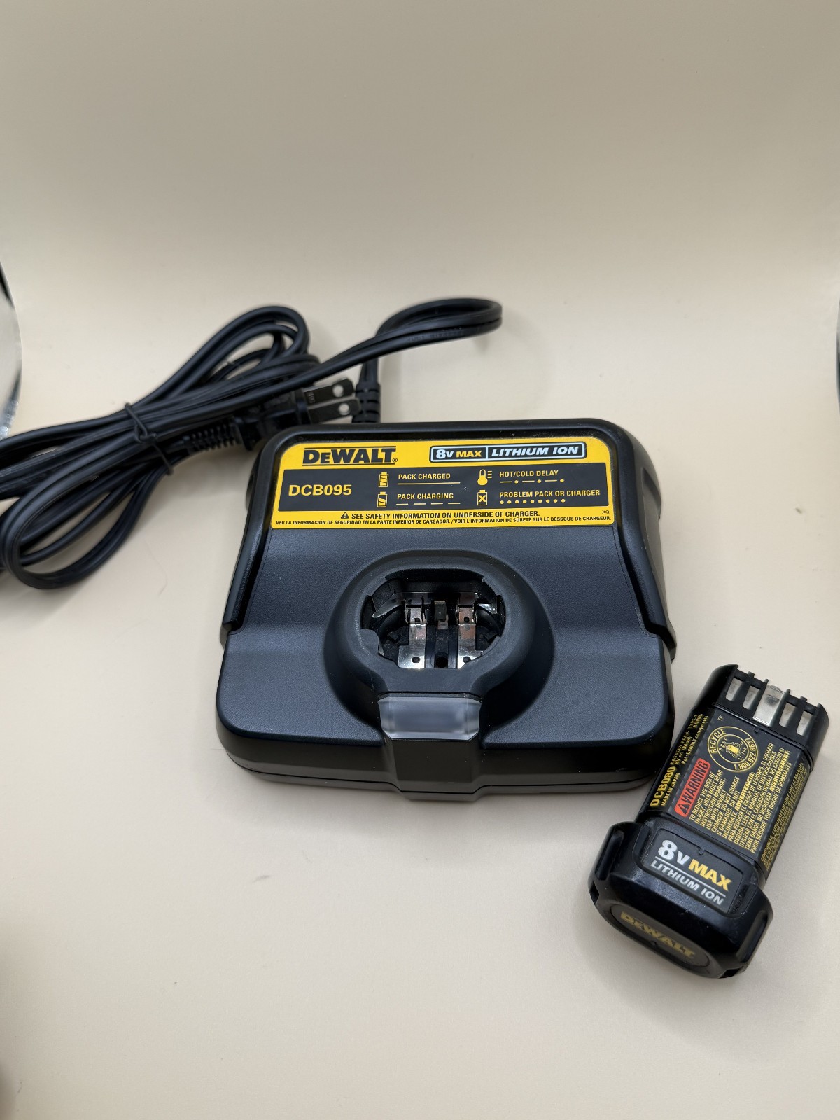 DEWALT DCF682 8V Max Gyroscopic Inline Screwdriver w/ Battery and DCB095 Charger