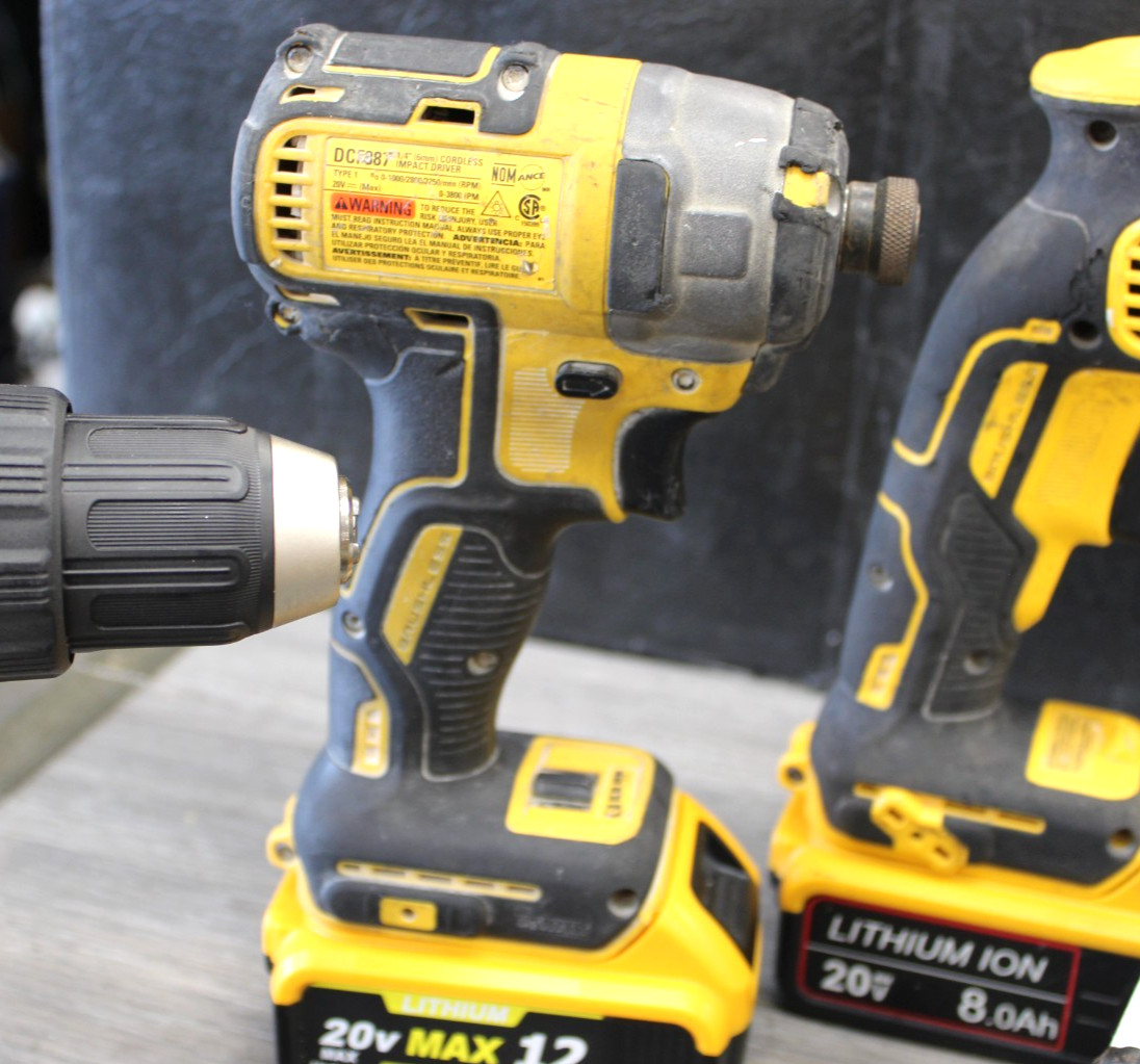 Dewalt 20v Brushless 4 Tool Comb, 2 Drill&rsquo;s, Screwgun, Saw & 2 Batteries/Charger