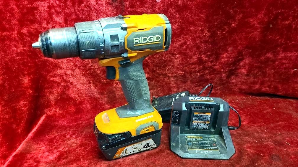 RIDGID R86115 18V Brushless 1/2in Hammer Drill/Driver w/ Battery & Charger