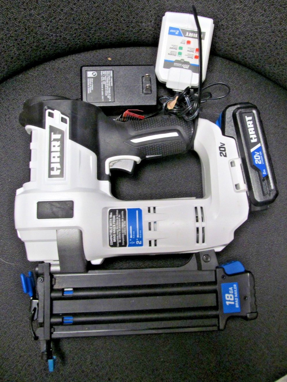 HART HPNR02 18 GAUGE CORDLESS BRAD NAILER KIT 20V WITH 2Ah BATTERY & CHARGER